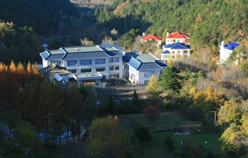 天水小陇山植物园山庄